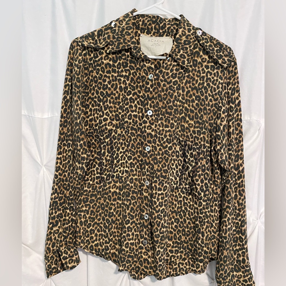 Acacia long sleeve silk button up in cheetah print